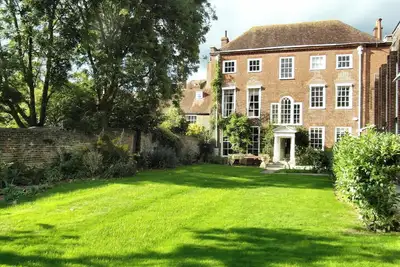 Image de Large celebration Town House in Chichester City Centre. Great for groups/families!