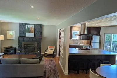 Image de Spacious home close to ski hill.