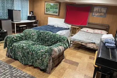 Image de Large Bedroom - Two Double Beds - Ground Floor with Driveway - Park your Car. 64