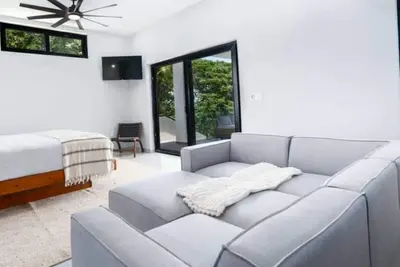 Image de New! Oceanfront Lux Villa w/ Private Infinity Pool, King Suites, Dock to Ocean