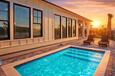 Image de New! Private Pool, Walk To Beach, Water View, Premium Amenities, Luxury 4br Home