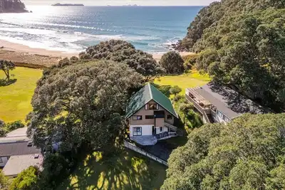 Image de The Beachfront Bach - Onemana
