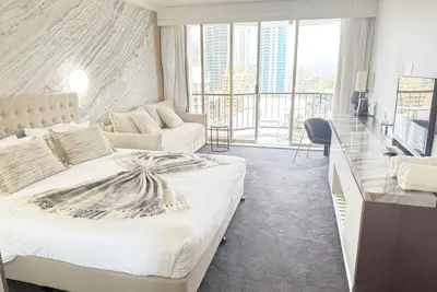 Image de Stunning 12th Floor Studio with Panoramic Ocean & City Views – Surfers Paradise