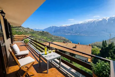 Image de Appartamento Angela by Theater Home - with marvellous lake view