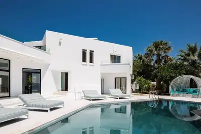 Paul's Mansion Co-Host