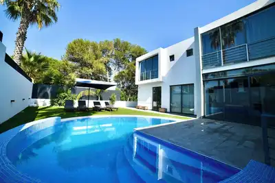 Image de Villa Alvor T4 - with Private Pool - Steps to Beach - Pet Friendly