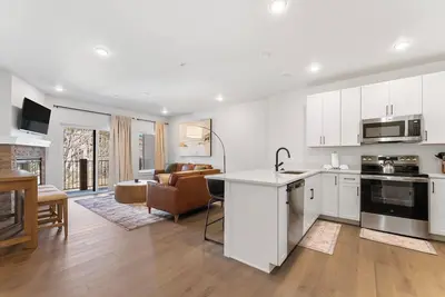 Image de Mountain View Condo Steps from Lakeside Village