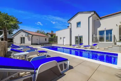 Image de Modern vacation apartment with swimming pool, terrace, barbecue and private parking space