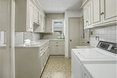 Image de Furnished Jenks Home 3br Fiber Internet Private Backyard