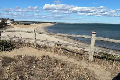 Image de    Perfect Family Beach House – Renovated 4br, Walk to Popponesset Beach