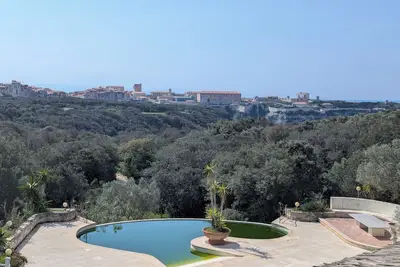 Image de Villa avec piscine et vue sur Bonifacio; idéal entre amis ou en famille