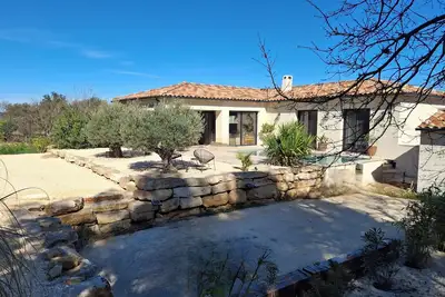 Image de Villa de 140m2 à louer. 3 chambres, piscine.