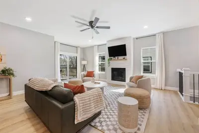 Image de Family Home | Sleeps 8 | Walk to K-State