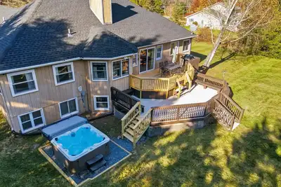 Image de Hot Tub*Sauna*Pool Table*Air Hockey*King Bed*Deck