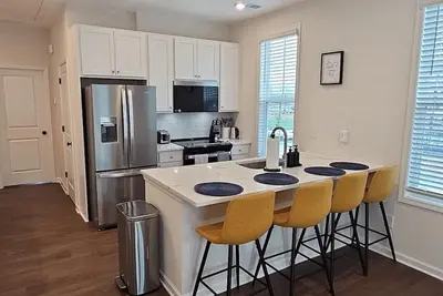 Image de Modern Cozy Retreat in Prime Location