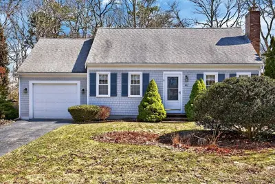 Image de Cozy Hyannis Retreat | Yard, Ac & Outdoor Shower