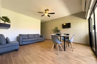 Image de Cozy 1 bdrm Golden Zone apartment 5