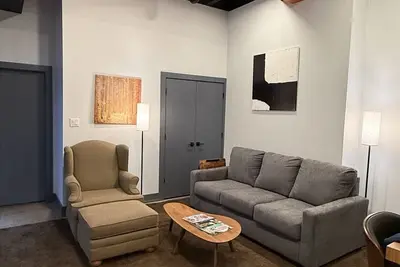 Image de Downtown Pittsburgh 2br Walk to Stadiums with Secure Indoor Parking Available