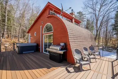 Image de Unique Family Retreat | HotTub, Fire Pit, Dogs Ok!