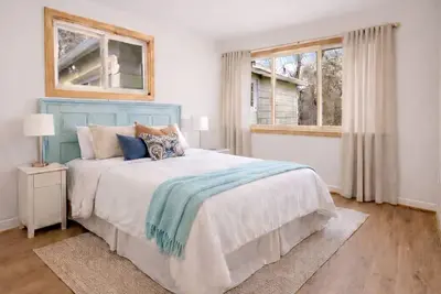 Image de Welcoming 5-bedroom house in beautiful Ithaca for your getaway