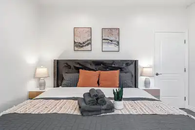 Jie’s Modern Style 2b2. 5 Home Quiet & Convenient