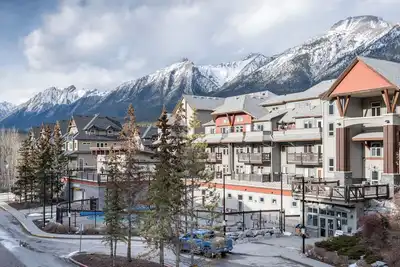 Image de Cozy Mountain Condo with Underground Parking | Pool + Hot Tubs | 25mins to Banff