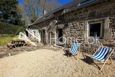 Image de Grande maison de pierre dans un domaine privé