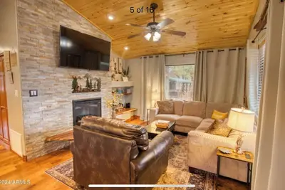 Image de Very clean, updated, 2-bedroom cabin, family friendly with Starlink internet!