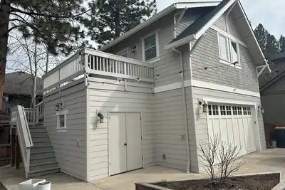 Image de Quite cozy Nw Bend studio, close to Discovery Park, coffee shops & restaurants.