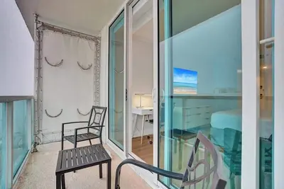 Image de Bright 2br at The Arya City and Bay Access