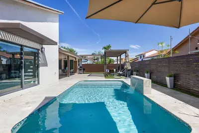 Image de Pool Oasis + Fifa Base | 4br Sleeps 10 | Pergola