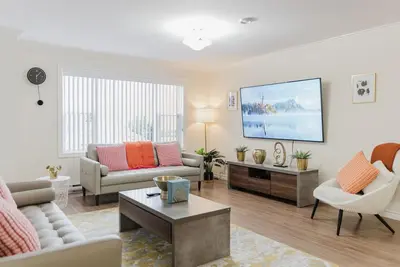 Image de Sky-View | Modern 2br Retreat + Balcony (490861)