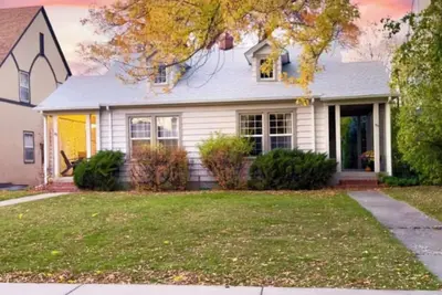 Image de Historic District 2 Bed 1 Bath Duplex with Fenced Shared Backyard -Pet Friendly