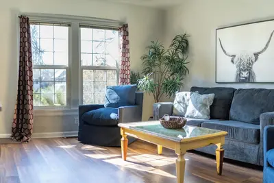 Image de Pet Friendly 2 bed 1 bath Stay in Historic District- Fenced Shared Yard