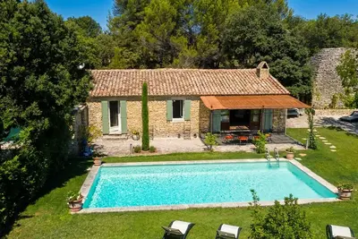 Image de Maison de vacance  avec piscine à 10mn à pieds du Village de Gordes