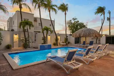 Modern 3br Villa w/ Private Pool, Bbq & 4 Baths