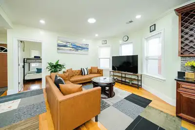 Image de Newly Kid-Friendly Renovated 4-Bedroom Boston Apt • Free Parking • Laundry  90/2