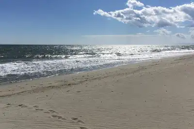 Image de T2 vue piscine et échappée mer rénové