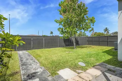 Image de Marvelous 3-bedroom house with Ac in sunny Miami