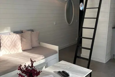 Image de The scenic Skogsloftet. Close to swimming area, forest and nature. Pets are allowed.