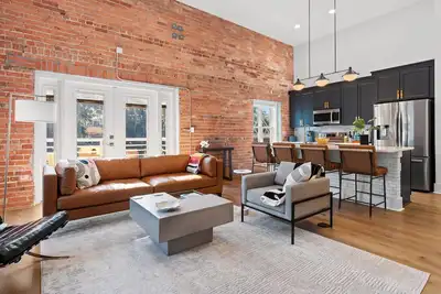 Image de OneTreeHill Loft Downtown, Riverwalk, Live Oak