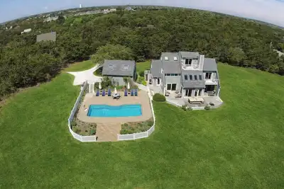Image de 5-bedroom house with Pool and hot tub in Edgartown