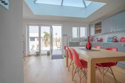 Image de Stylish 3-Bed Retreat Nr Beach & High St | Parking
