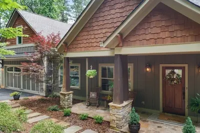 Image de Litla Heima: Cozy 3br Retreat w/ Deck, Views, and Big Canoe Amenities