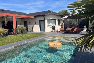 Image de villa 5 ch, style Bali avec piscine et jacuzzi, terrain 1700 m², proche lac