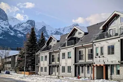 Image de Brand New Luxury 2 Bed Condo in The Heart of Canmore near Banff
