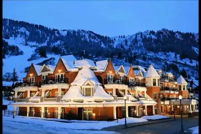 Image de Cozy 1-bedroom resort in beautiful Aspen with fitness room - walk to slopes