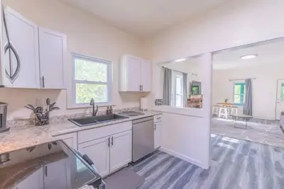 Image de Cozy family friendly Entire Home l, 2br, Free Parking, 20min to Minneapolis