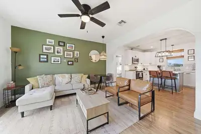 Image de 4br Retreat, Deck Lounge, Pool & Pickleball Court