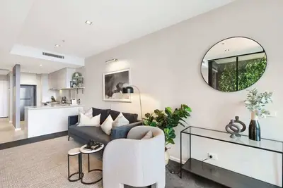 Image de Waterfront Docklands Retreat with Pool & Gym